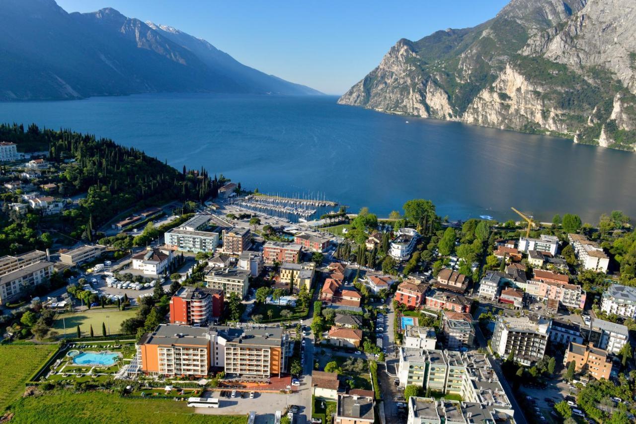 Lake Front Hotel Mirage Riva del Garda Esterno foto