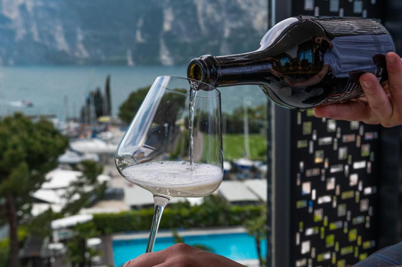 Lake Front Hotel Mirage Riva del Garda Esterno foto