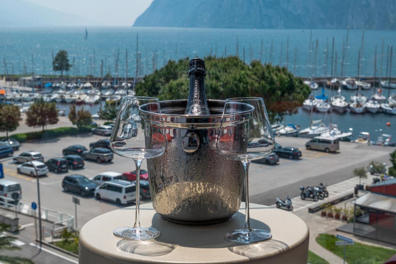 Lake Front Hotel Mirage Riva del Garda Esterno foto