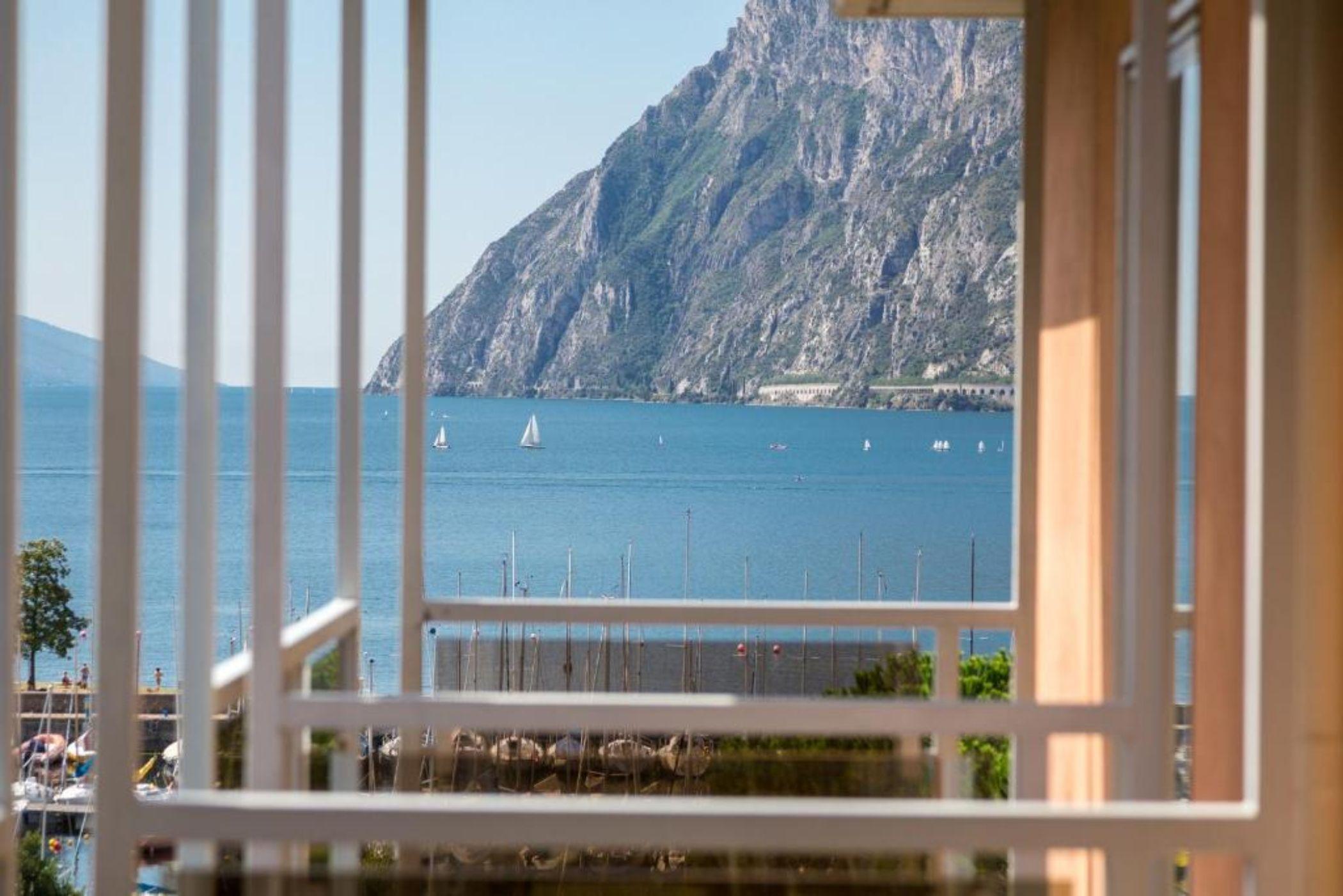 Lake Front Hotel Mirage Riva del Garda Esterno foto