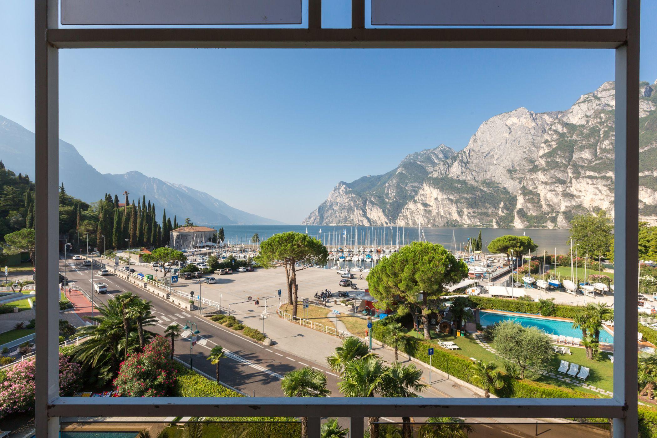 Lake Front Hotel Mirage Riva del Garda Esterno foto