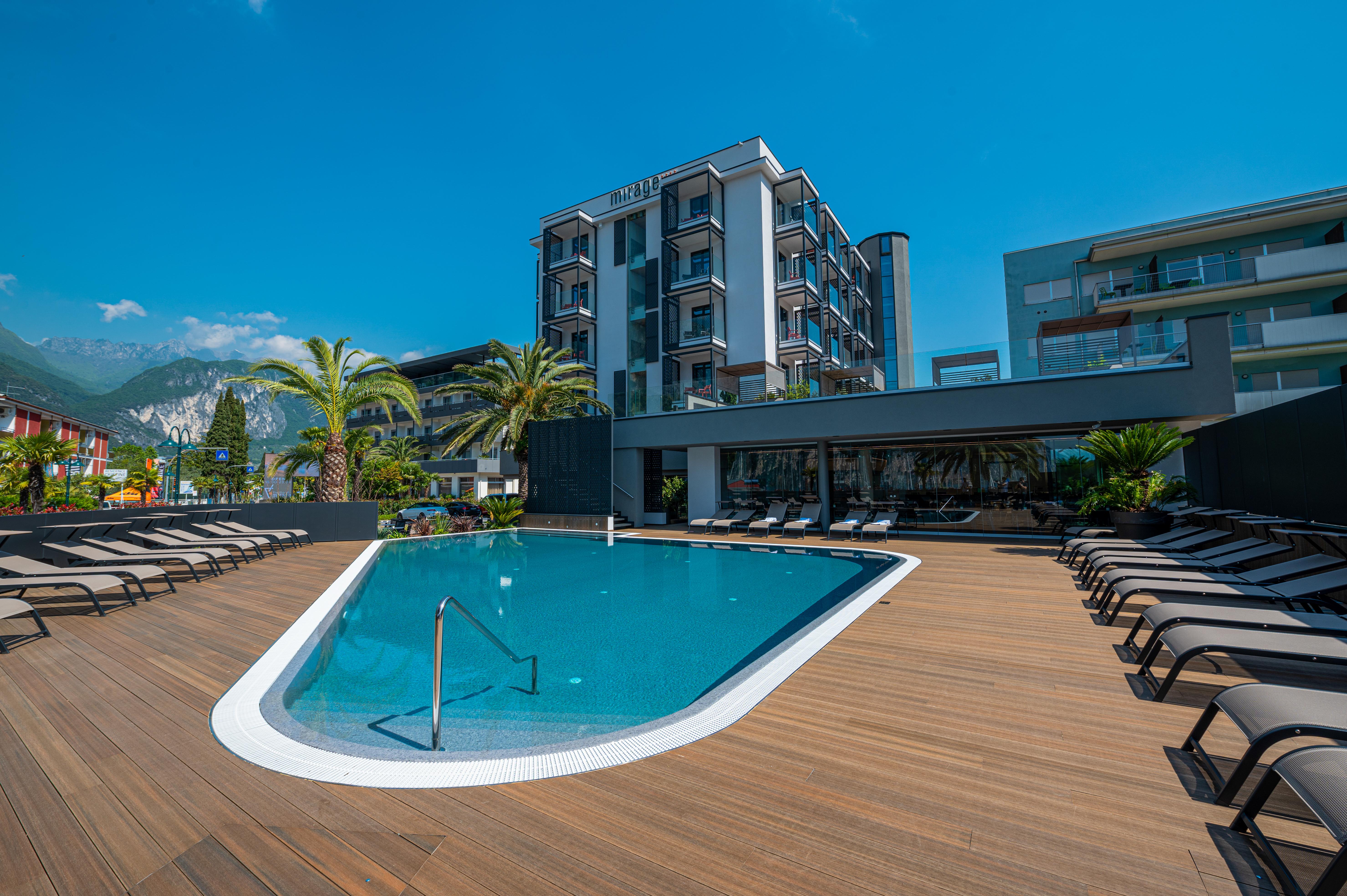 Lake Front Hotel Mirage Riva del Garda Esterno foto
