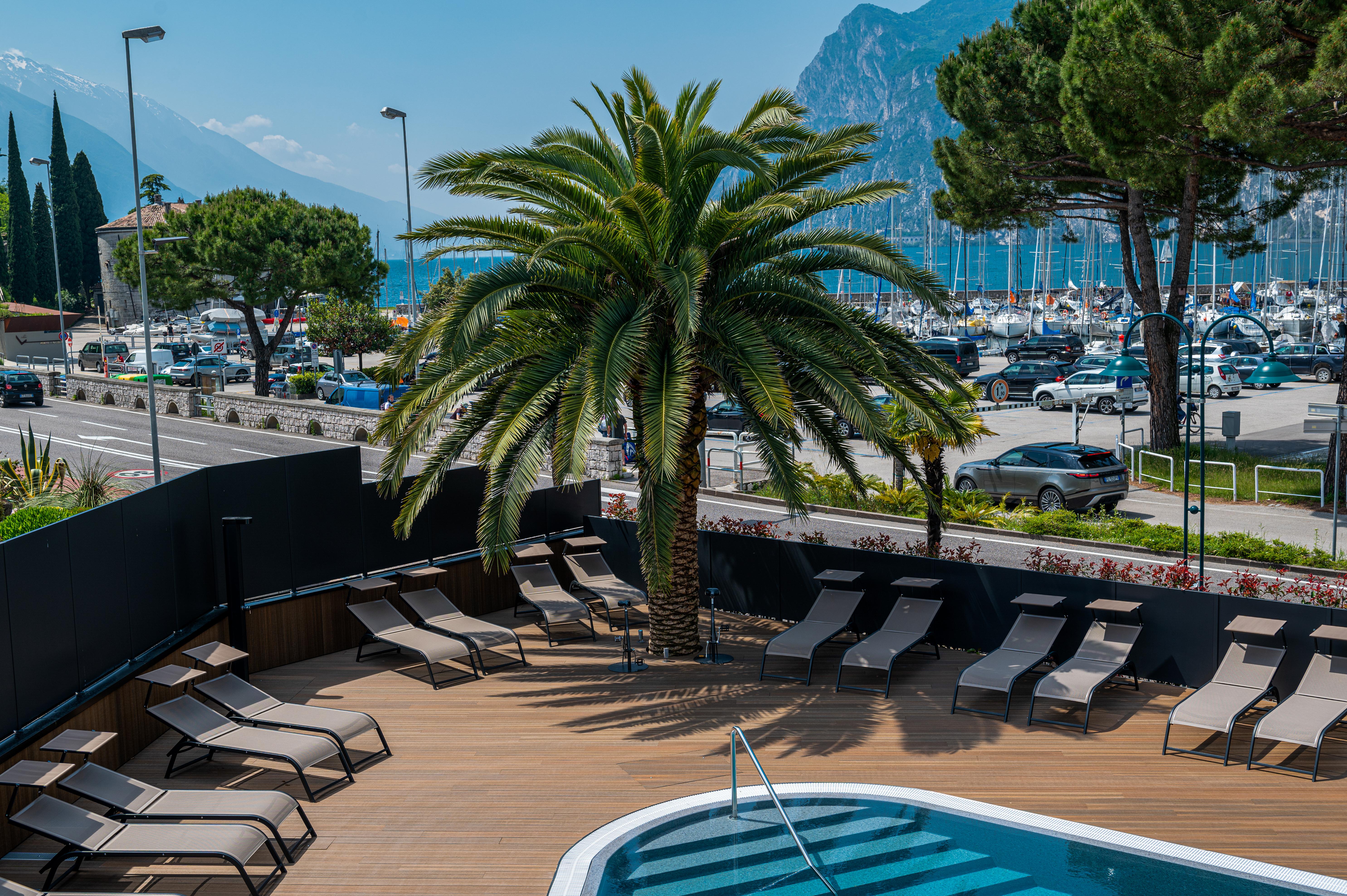 Lake Front Hotel Mirage Riva del Garda Esterno foto