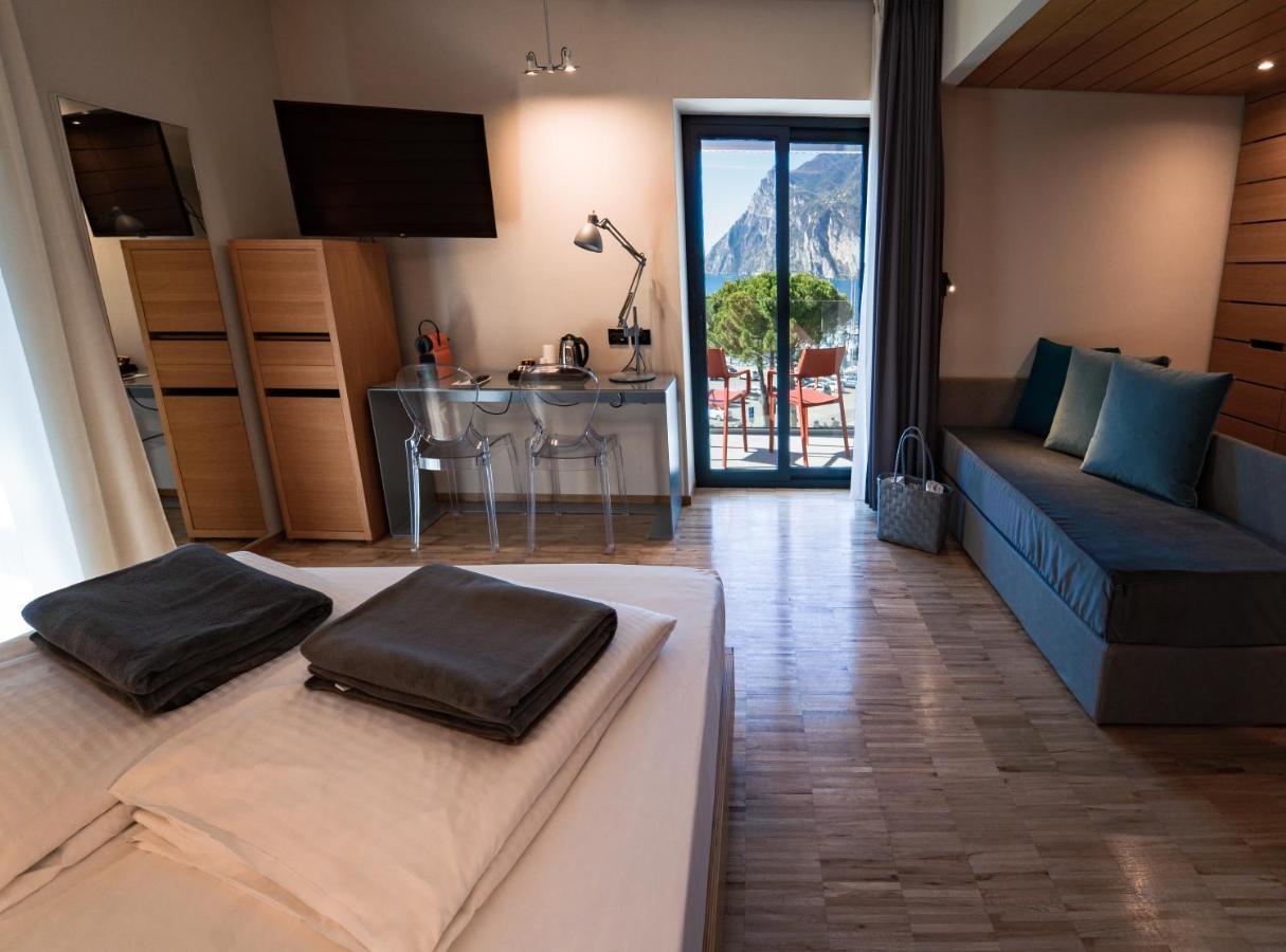 Lake Front Hotel Mirage Riva del Garda Esterno foto