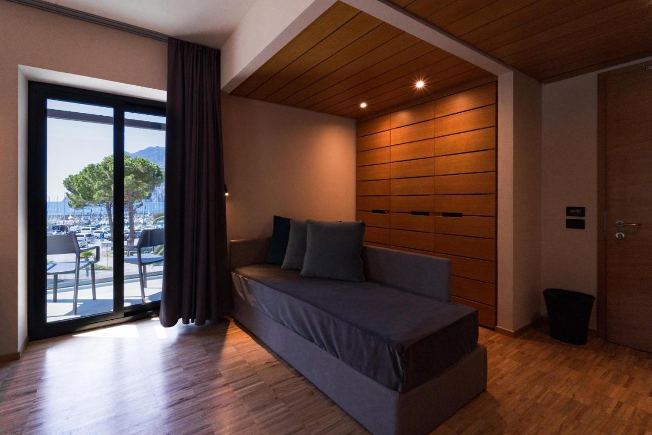 Lake Front Hotel Mirage Riva del Garda Esterno foto