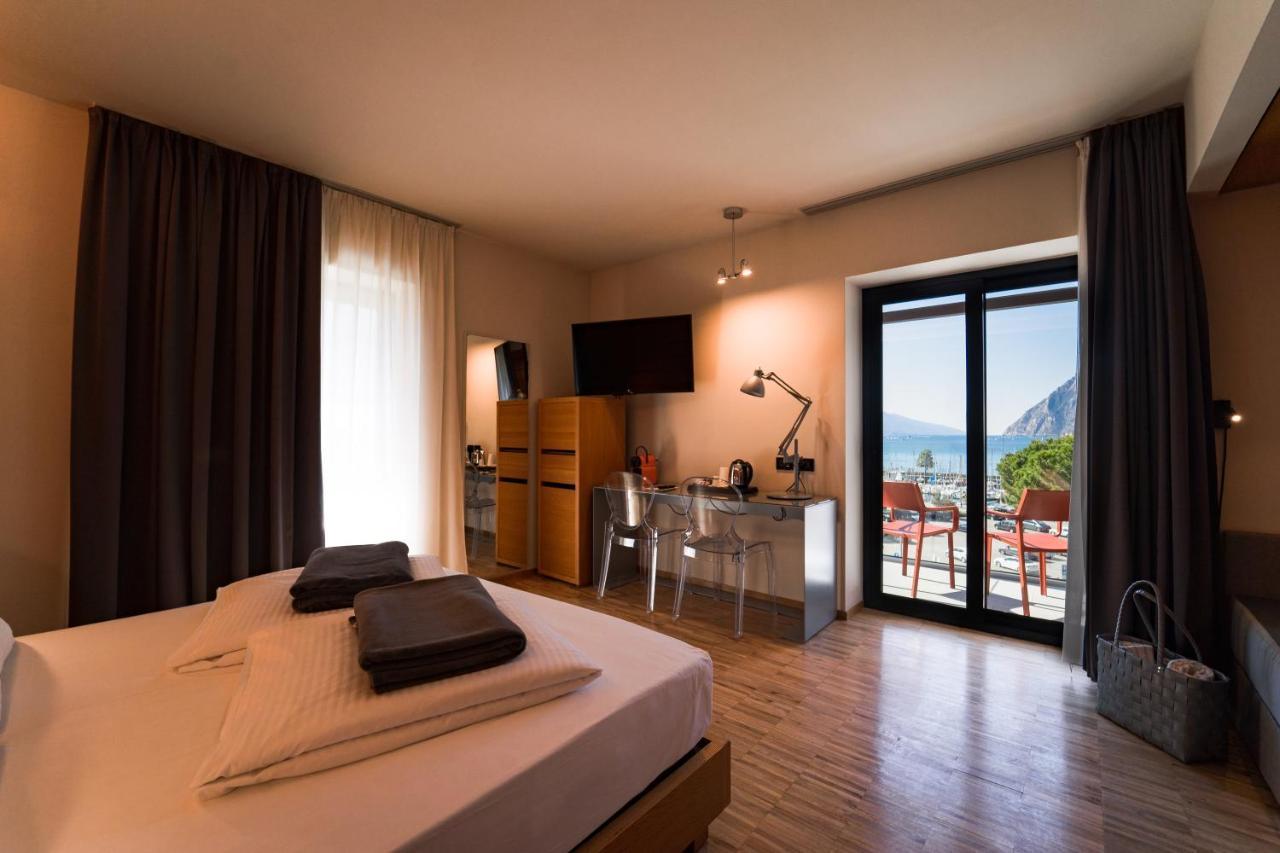 Lake Front Hotel Mirage Riva del Garda Esterno foto