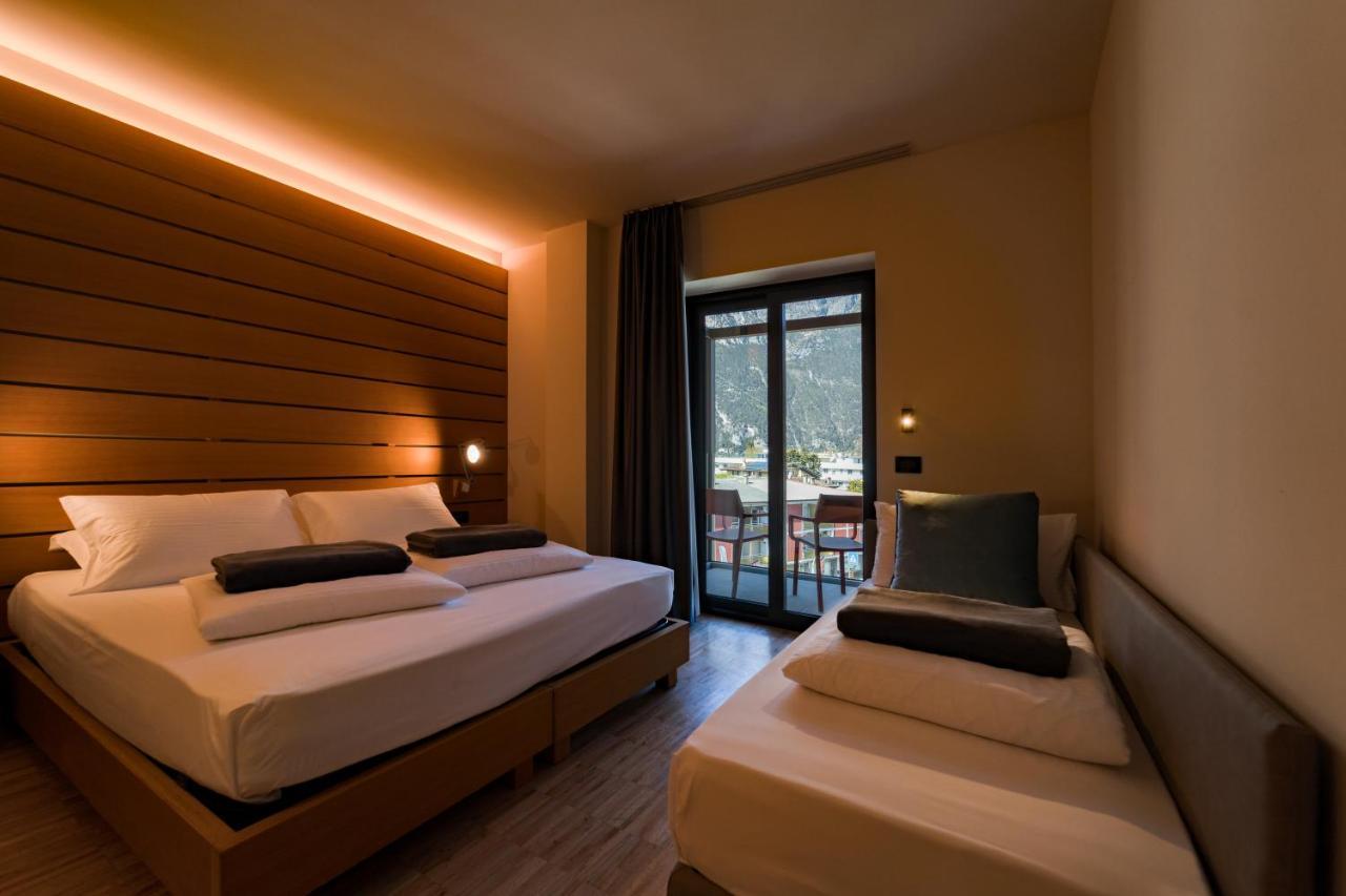 Lake Front Hotel Mirage Riva del Garda Esterno foto