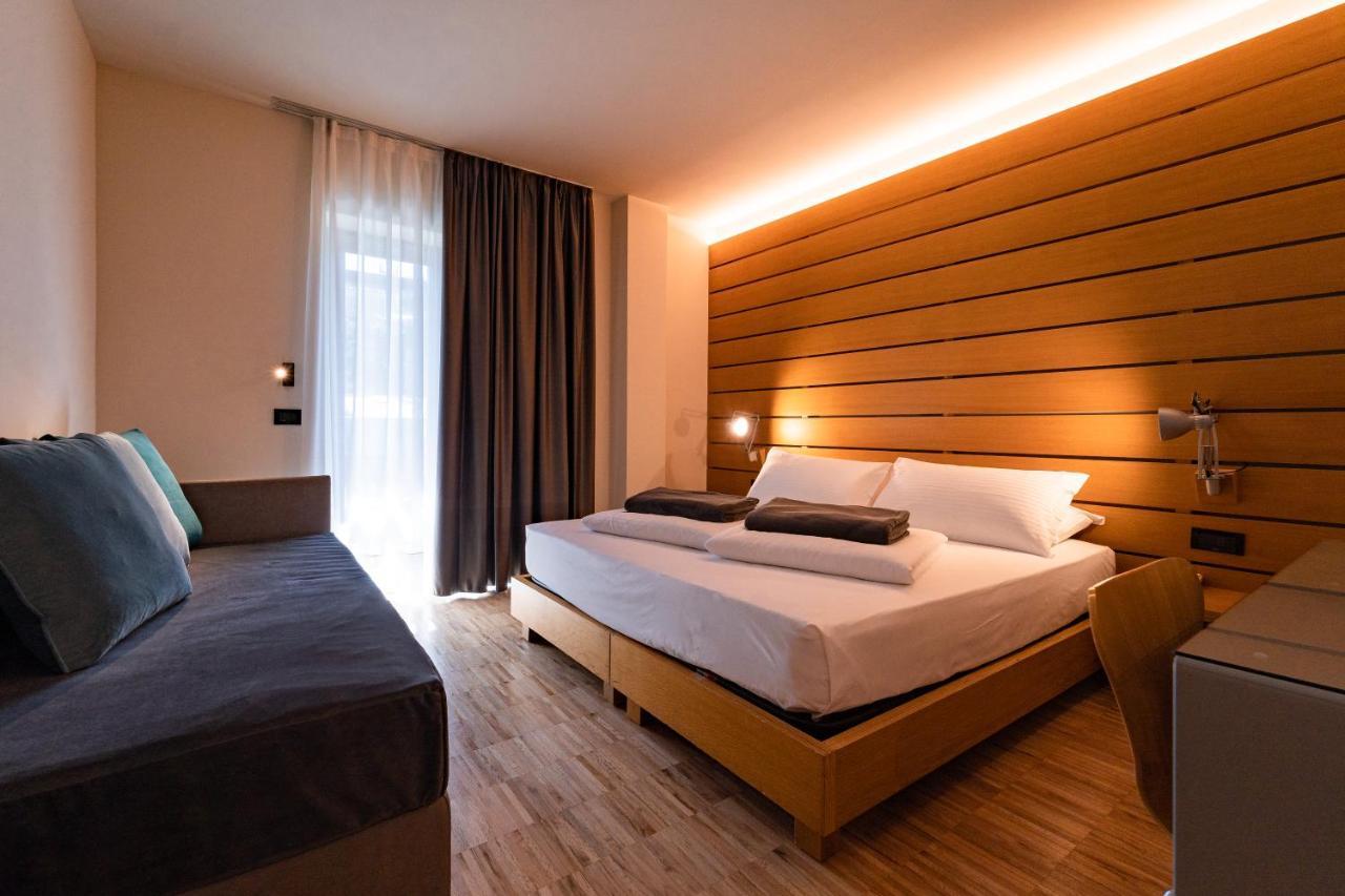 Lake Front Hotel Mirage Riva del Garda Esterno foto
